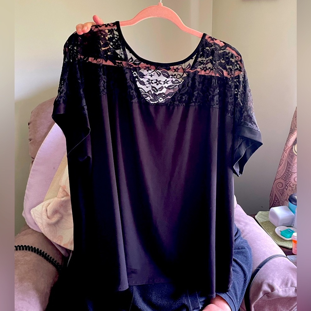 SALE 2/25, 3/30, 4/35!! AVENUE Black with lace and back zipper top size (30/32)
